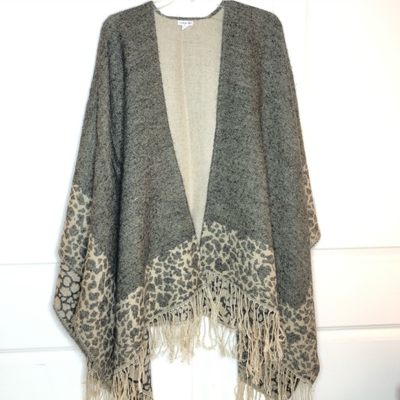 Leopard Sleeveless Poncho - Picture 1 of 3